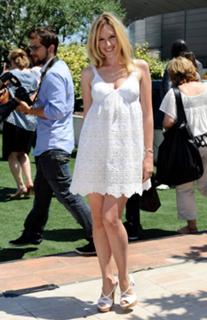 Ludivine Sagnier feet photo thumbnail