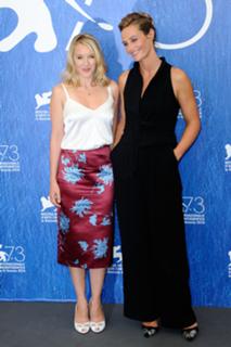 Ludivine Sagnier feet photo thumbnail