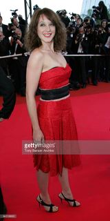 Ludivine Sagnier feet photo thumbnail