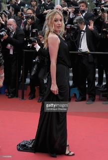 Ludivine Sagnier feet photo thumbnail