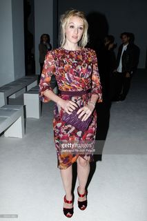 Ludivine Sagnier feet photo thumbnail