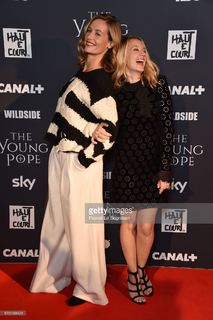 Ludivine Sagnier feet photo thumbnail