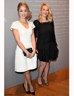 Ludivine Sagnier feet photo thumbnail