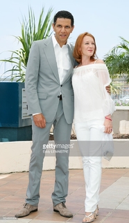 Ludivine Sagnier feet photo thumbnail