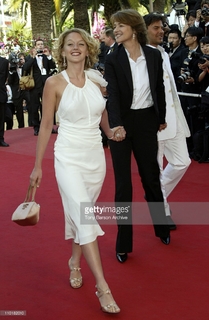 Ludivine Sagnier feet photo thumbnail