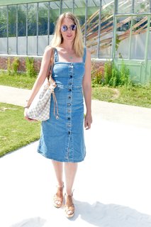 Ludivine Sagnier feet photo thumbnail