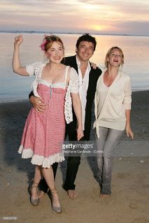 Ludivine Sagnier feet photo thumbnail