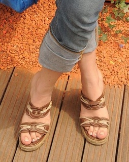 Ludivine Sagnier feet photo thumbnail