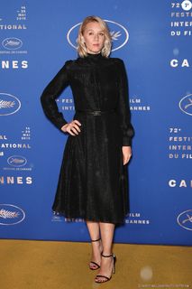 Ludivine Sagnier feet photo thumbnail