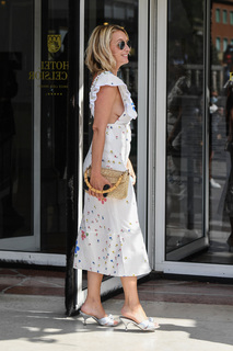 Ludivine Sagnier feet photo thumbnail