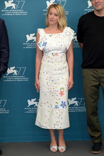 Ludivine Sagnier feet photo thumbnail