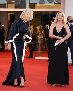 Ludivine Sagnier feet photo thumbnail