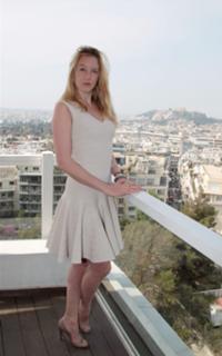 Ludivine Sagnier feet photo thumbnail