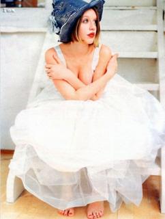 Ludivine Sagnier feet photo thumbnail