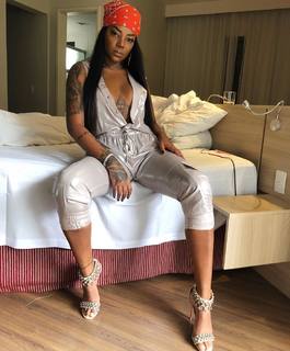 Ludmilla feet photo 3