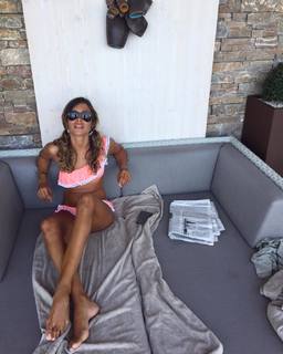 Ludovica Frasca feet photo thumbnail