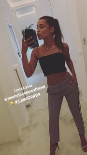 Ludovica Frasca feet photo thumbnail