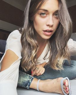 Ludovica Frasca feet photo thumbnail
