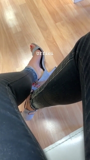 Ludovica Frasca feet photo thumbnail