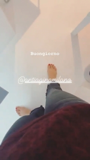 Ludovica Frasca feet photo thumbnail