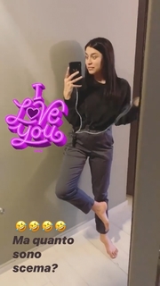 Ludovica Frasca feet photo thumbnail