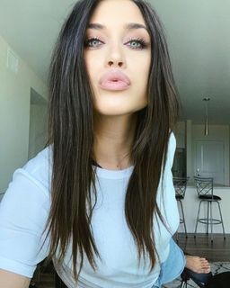Ludovica Frasca feet photo thumbnail
