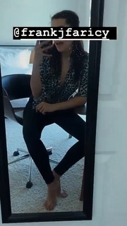 Ludovica Frasca feet photo thumbnail