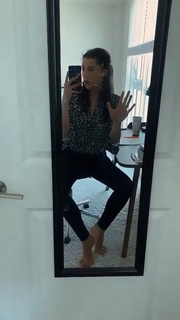 Ludovica Frasca feet photo thumbnail