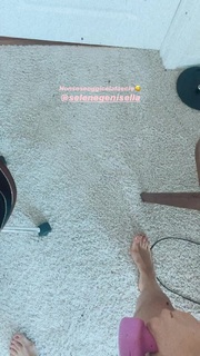 Ludovica Frasca feet photo thumbnail