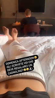 Ludovica Frasca feet photo thumbnail