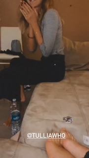 Ludovica Frasca feet photo thumbnail