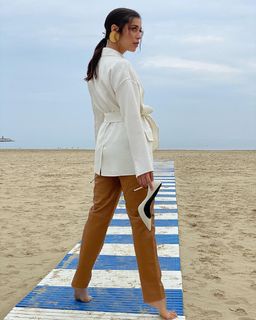 Ludovica Frasca feet photo thumbnail