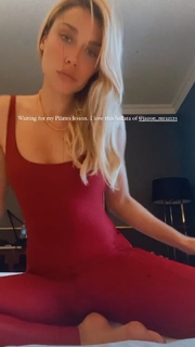 Ludovica Frasca feet photo thumbnail