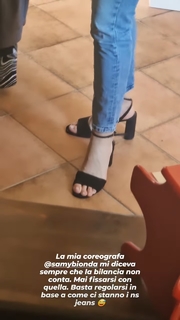 Ludovica Frasca feet photo thumbnail