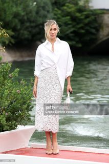 Ludovica Frasca feet photo thumbnail