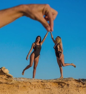 Ludovica Pagani feet photo thumbnail
