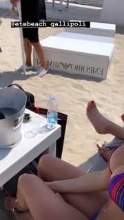 Ludovica Pagani feet photo thumbnail