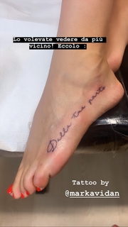 Ludovica Pagani feet photo thumbnail