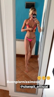 Ludovica Pagani feet photo thumbnail