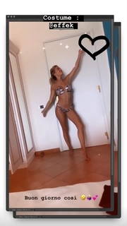 Ludovica Pagani feet photo thumbnail