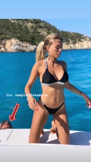 Ludovica Pagani feet photo thumbnail