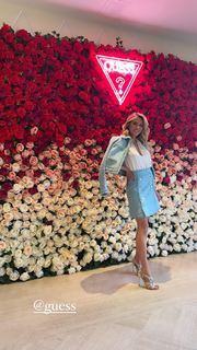 Ludovica Pagani feet photo thumbnail