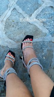 Ludovica Pagani feet photo thumbnail