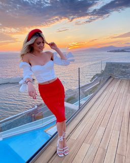 Ludovica Pagani feet photo thumbnail