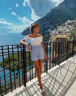 Ludovica Pagani feet photo thumbnail