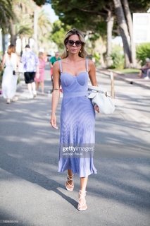 Ludovica Pagani feet photo thumbnail