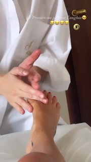 Ludovica Pagani feet photo thumbnail