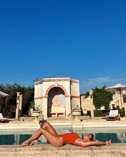 Ludovica Pagani feet photo thumbnail