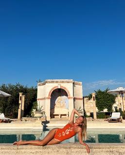 Ludovica Pagani feet photo thumbnail