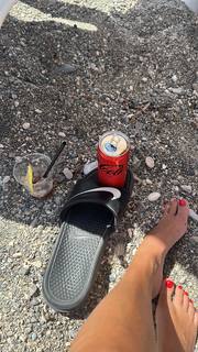 Ludovica Pagani feet photo thumbnail